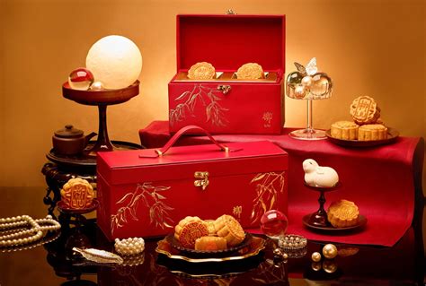 luxury mooncakes for mid fall